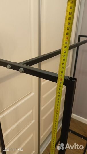 Вешалка для одежды напольная металлическая