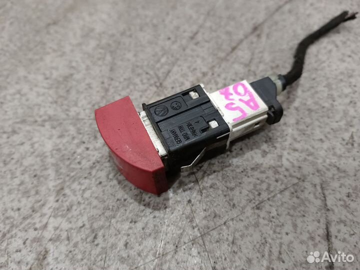 Клавиша аварийки + фишка для Skoda Octavia A5