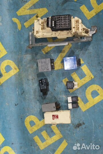 Блок предохранителей mazda 323 F (BG)