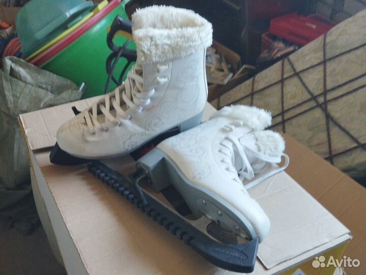 Коньки женские 42-43