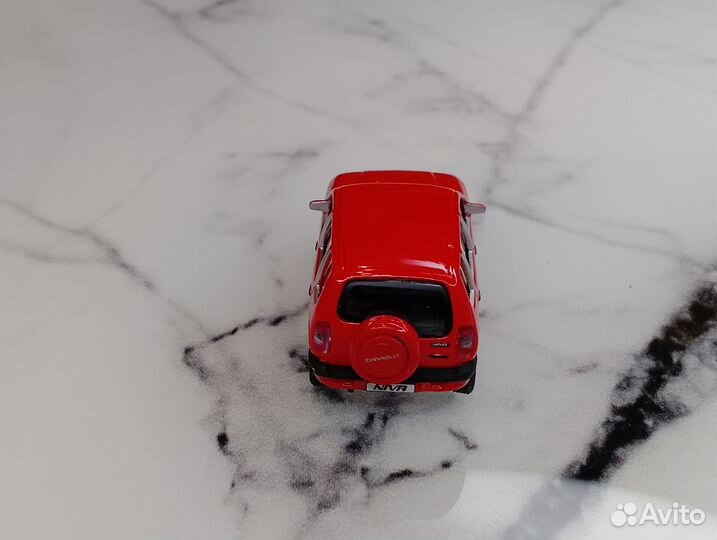 Chevrolet Niva (2002-2009), красная