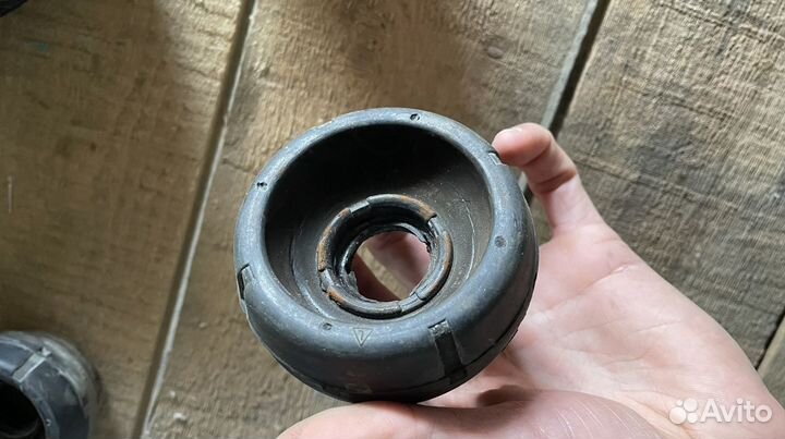 Опора стойки