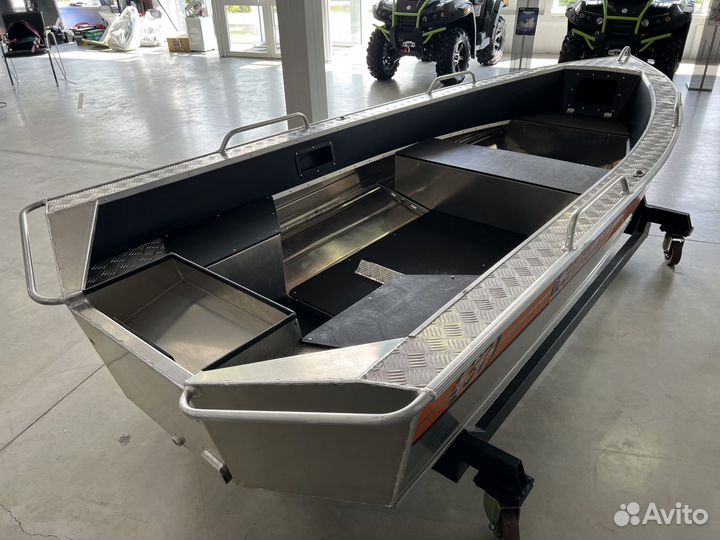 Лодка Wellboat 37 Next