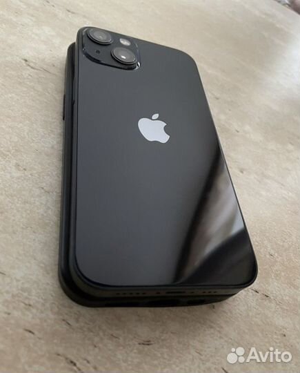 Телефон iPhone 13
