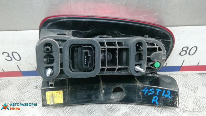 Фонарь задний правый Dacia Duster 2011