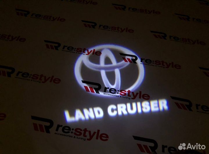 Проекция логотипа Toyota Land Cruiser 200