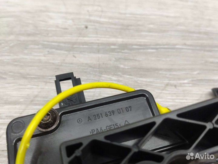 Замок лючка бензобака Mercedes M W164