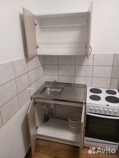 Кухня б/у с мойкой и смесителем