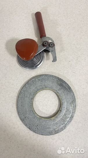 Машинка для закатывания жестяных крышек