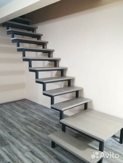 Лестница металлокаркас