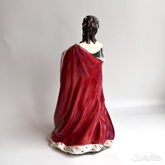 Royal Doulton. Статуэтка королевы Анны