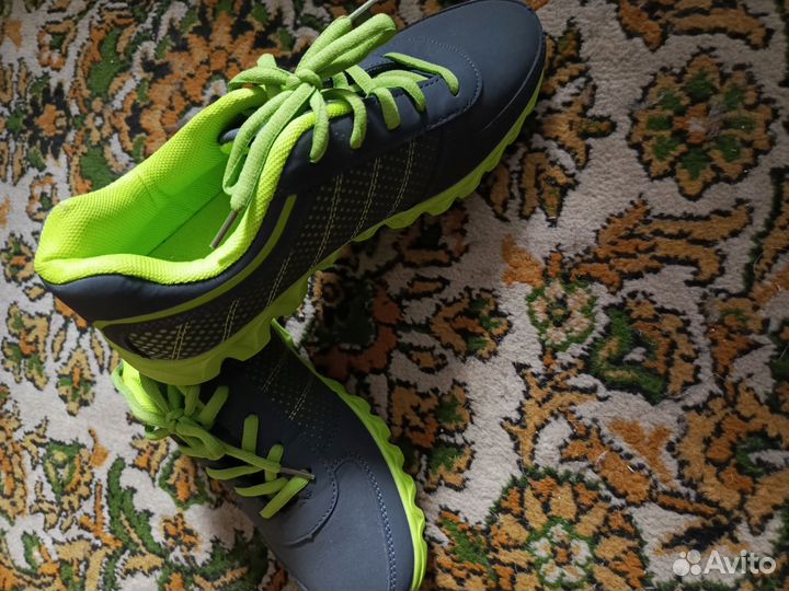 Кроссовки женские