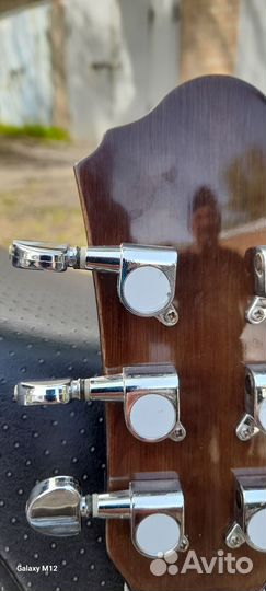 Акустическая гитара