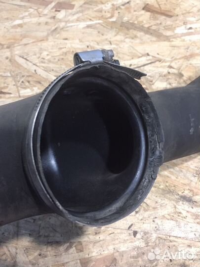 Патрубок фланец воздуховод Audi Q7 Ауди Ку7
