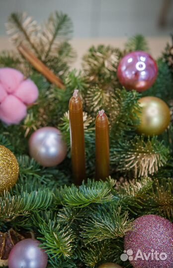 Новогодняя композиция в большой коробке, цветы дос