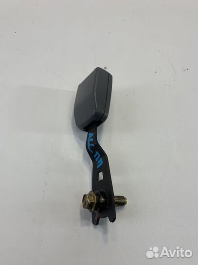 Hyundai accent защелка ремня безопасности пассажир