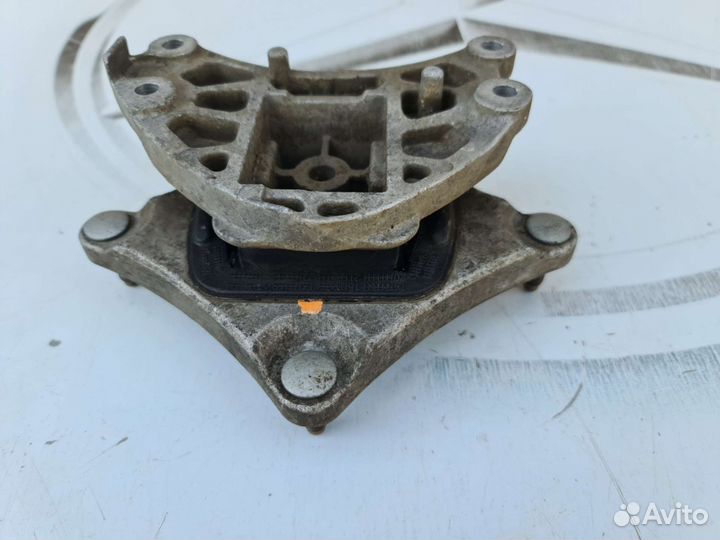 Опора АКПП Mercedes W222 4matic