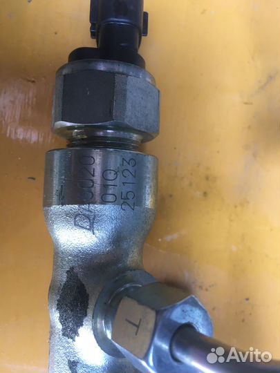 Топливная рампа регулятор давления Mazda CX-5 SH