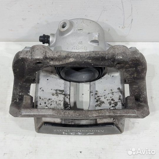 Суппорт тормозной Mercedes-Benz CLA-Class C117 передний правый