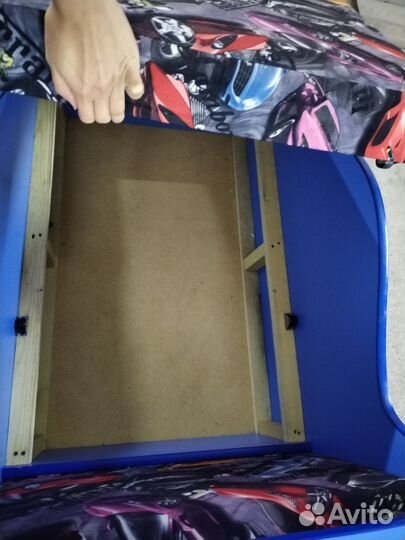 Детская кровать машина