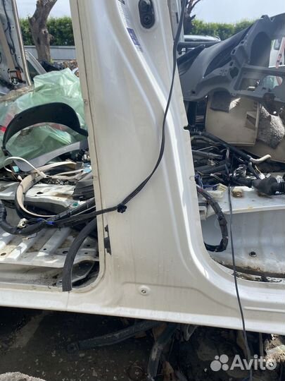 Порог правый Toyota Alphard 2002-2008 года