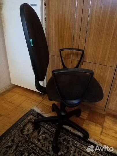 Офисный стул 