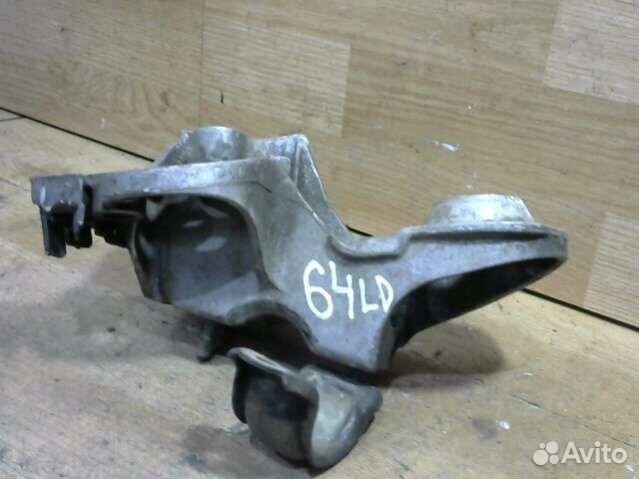Кронштейн двигателя Volkswagen Passat B5 8E0199352