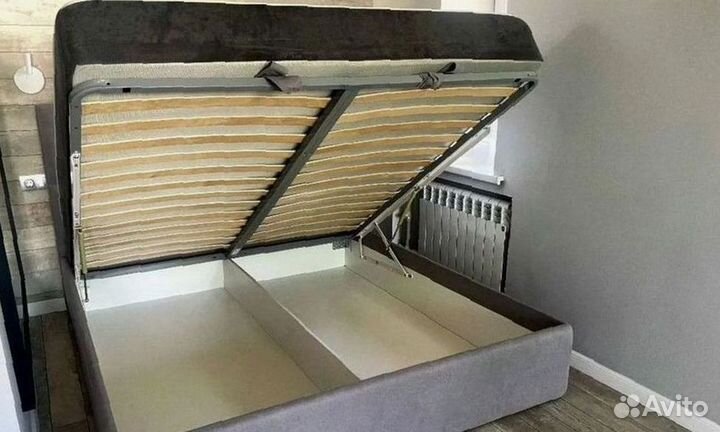 Кровать дизайнерская мягкая