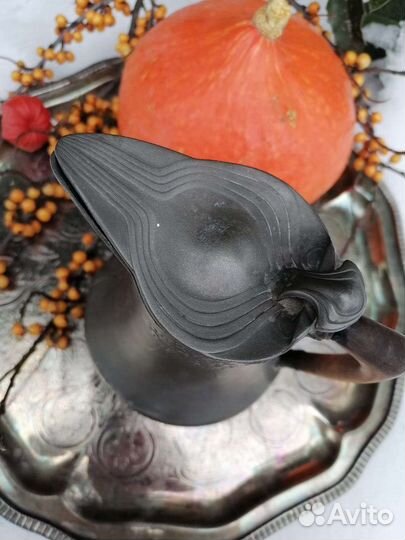 Антикварный кувшин. Модерн