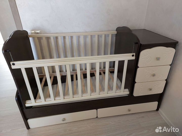 Детская кроватка