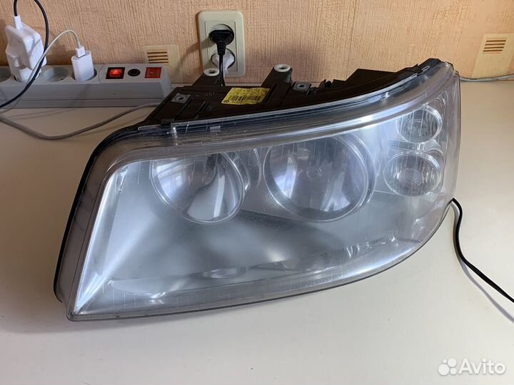 Фары передние Volkswagen Multivan T5