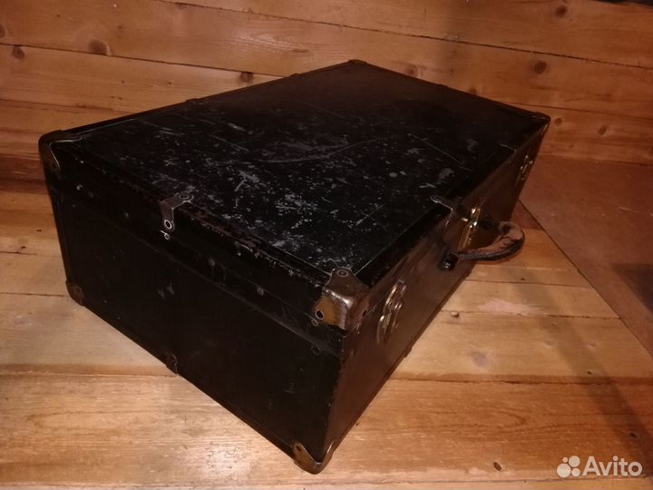 Продам Чемодан черный