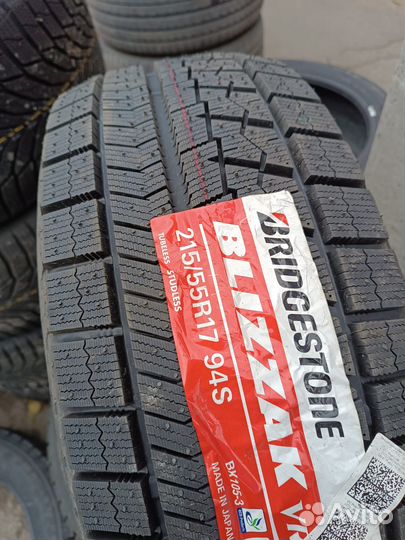 Bridgestone Blizzak VRX 215/55 R17