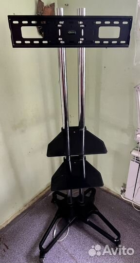 Стойка для телевизора на колесах