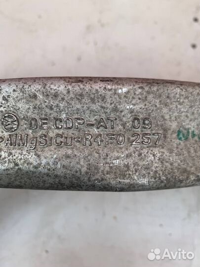 Поворотный кулак левый Audi A6 передний