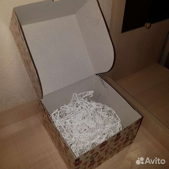 Подарочная коробка