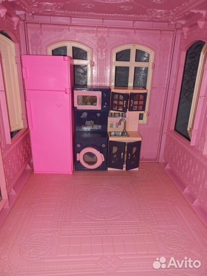 Кукольный домик с мебелью