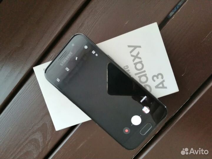 Продам Samsung galaxy a3 2017