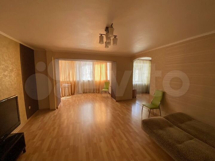 3-к. квартира, 80 м², 1/9 эт.