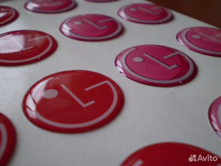 Стикеры, этикетки, наклейки с контурной резкой