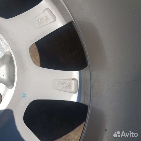 Колесо от авенсиса 2009 г,r17
