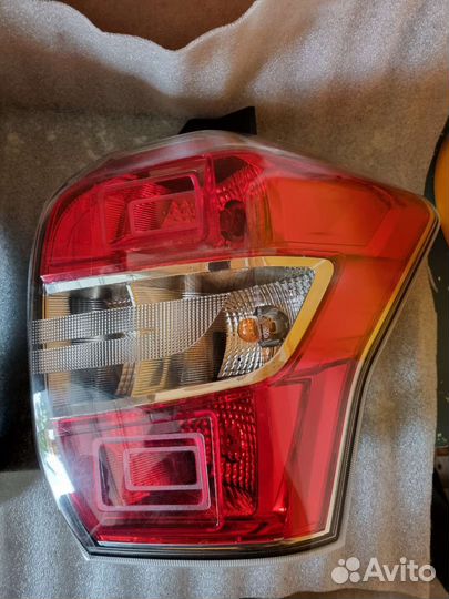 Фонарь задний левый,правый subaru forester