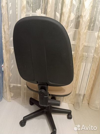 Офисное удобное кресло