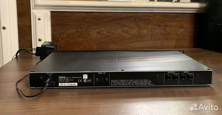 Ревебератор - Процессор эффектов yamaha REV100