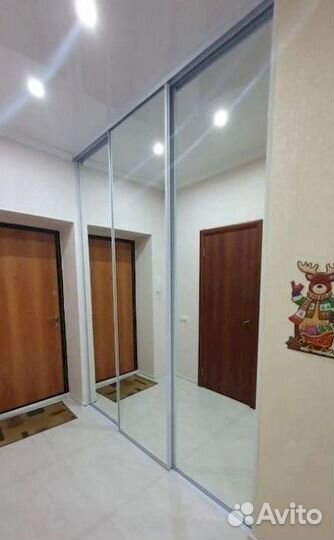 Современный шкаф в прихожую под ключ