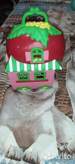 Дом Шарлота -Земляничка Есть еще и сцена и куколки