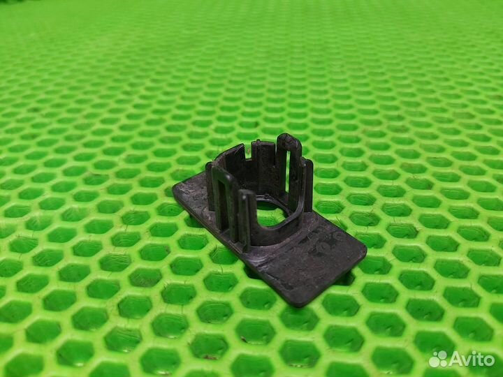 Кронштейн датчика парковки передний правый