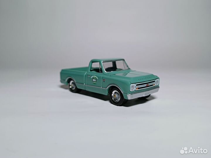 Модель 1/64 Chevrolet C10 1967 Greenlight