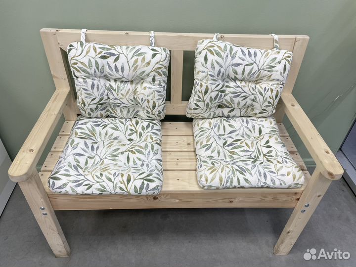 Скамейка деревянная