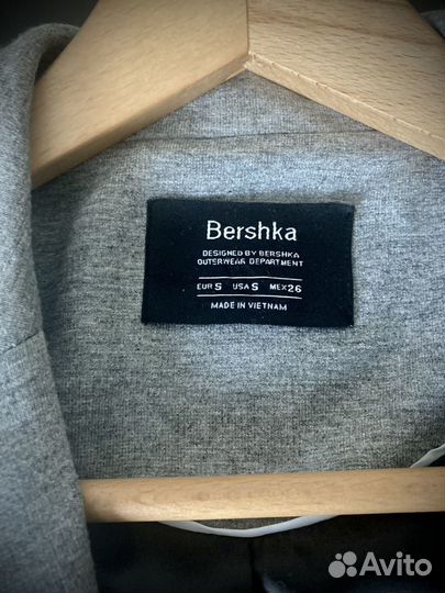 Пиджак женский Bershka р. 42-44